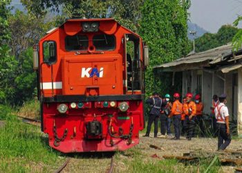 8 Tahun Tak Dilintasi, Jalur Kereta Api Pidada-Panjang Dibuka Kembali