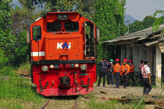 8 Tahun Tak Dilintasi, Jalur Kereta Api Pidada-Panjang Dibuka Kembali
