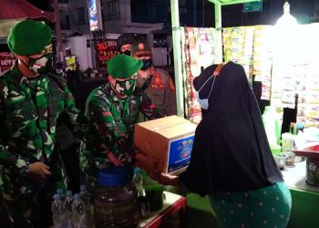 Isak Tangis Maya Terima Bantuan Sembako Saat PPKM Level 4