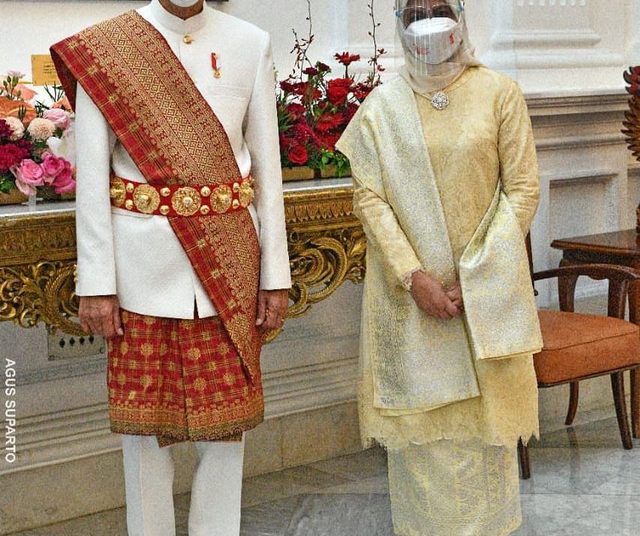 Presiden Joko Widodo Kenakan Pakaian Adat Lampung Saat Upacara HUT ke-76 RI