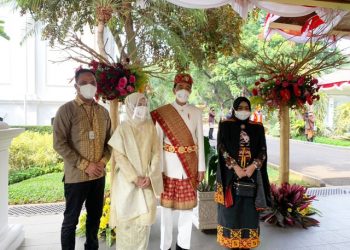 Ini Tampilan Presiden Jokowi Pakai Baju Adat Lampung di Peringatan HUT ke-76 RI