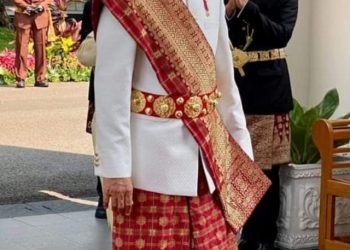Mengenal Detil Pakaian Adat Pria Lampung Pepadun yang Dikenakan Presiden Jokowi