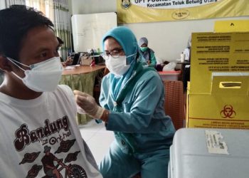Alami KIPI, Vaksin Dosis Ketiga Nakes di Bandar Lampung Dilakukan Bertahap