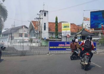 Penyekatan di Bandar Lampung Pakai Kawat Berduri, Netizen: Mau Demo Kali Ah!