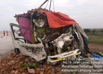 Kecelakaan Libatkan 2 Truk di Tol Lampung Tengah, 2 Orang Tewas di Tempat