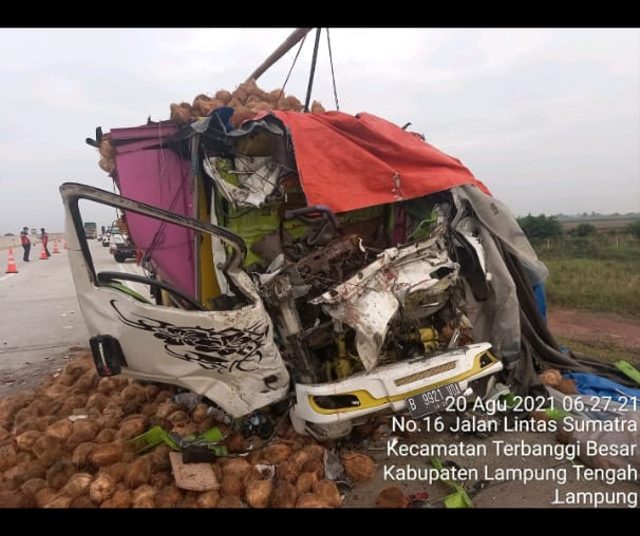 Kecelakaan Libatkan 2 Truk di Tol Lampung Tengah, 2 Orang Tewas di Tempat