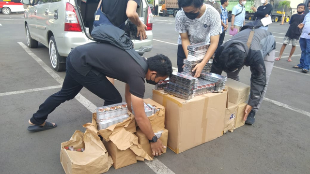 Gudang Berisi Ratusan Rokok Tanpa Pita Cukai di Bandar Lampung Digerebek