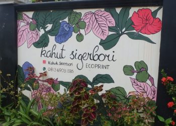 Intip Proses Lahirnya Kain Cantik dari Daun Asli di Kahut Sigerbori Lampung