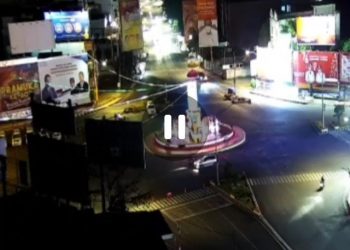 Diduga Tak Perhatikan Rambu, Dua Kendaraan Bertabrakan di Tugu Adipura Lampung