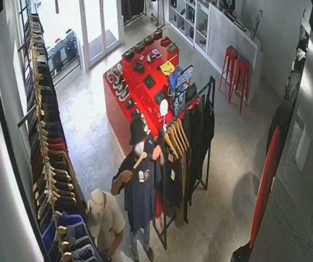 2 Pemuda Curi Baju di Toko Milik dr Tirta di Bandar Lampung