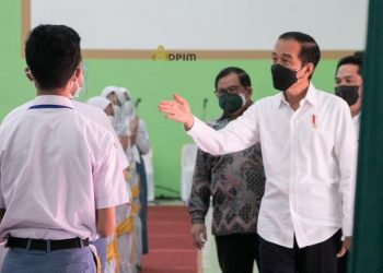 Jokowi Tinjau Vaksinasi di SMAN 2 Bandar Lampung, Ini Kata Salah Satu Siswa