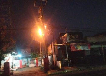 Gardu Listrik Terbakar, Satu Kampung di Pesawaran Gelap