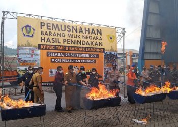 Bea Cukai Bandar Lampung Musnahkan Puluhan Juta Barang Ilegal