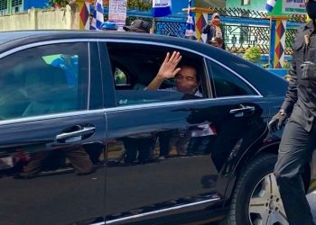 Antusias Warga Tunggu Jokowi di Jalanan Saat Kunjungan Kerja di Lampung