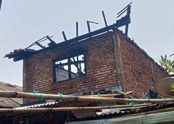 Diduga Korsleting Listrik, Si Jago Merah Lalap Bangunan Lantai 2 di Lampung