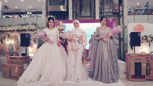 Restya Ayu: Pengusaha Dekorasi Viral yang Sukses Adakan Fashion Show Perdananya