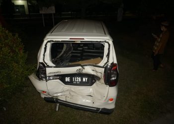 Hendak Putar Balik, Mobil Truk Minimarket Tabrak Avanza di Bypass Bandar Lampung