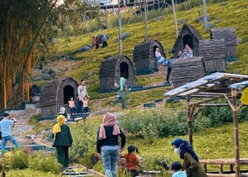 Telusuri Jembatan Kayu Sepanjang 800 Meter di Lengkung Langit 2, Bandar Lampung