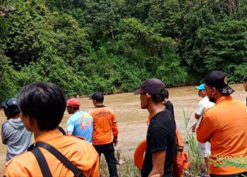 Tolong Wisatawan, 2 Orang Pegawai Lapas Way Kanan Terseret Arus Sungai