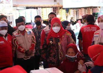 Sambangi Vaksinasi Pasar Cimeng, Walkot Bandar Lampung: Insyaallah Januari Aman