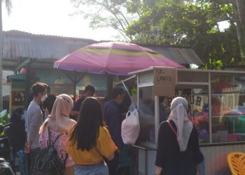 Heboh, Pria Tak Dikenal di Bandar Lampung Borong Dagangan Lalu Bagikan ke Warga