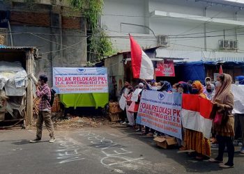 Puluhan PKL Jalan Bukit Tinggi Bandar Lampung Gelar Aksi Tolak Relokasi