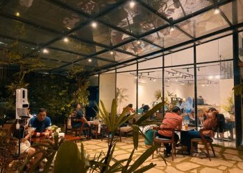 Hoffman Lane: Garden Cafe di Bandar Lampung Berkonsep Glass House Semi Eropa