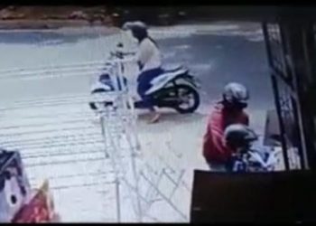 Dua Sejoli Terekam CCTV Curi Motor di Toko Furniture Bandar Lampung