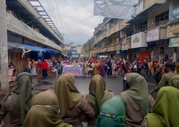Penertiban Lapak PKL Jalan Bukit Tinggi Bandar Lampung Berlangsung Menegangkan