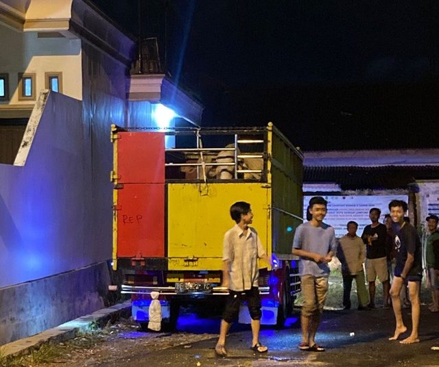 Tanaman Bunga Milik Warga di Bandar Lampung Hilang Terendam Banjir