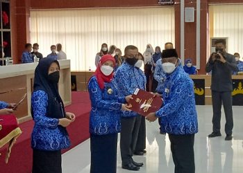 Serahkan Penghargaan Satyalancana Karya Satya, Ini Pesan Walkot Bandar Lampung