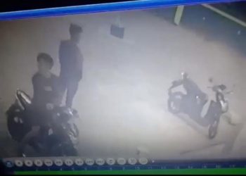 2 Pencuri Motor Milik Jemaah Masjid Jami Al Anwar, Lampung, Terekam CCTV