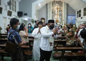 Menteri Agama RI Kunjungi Gereja di Bandar Lampung Saat Malam Natal