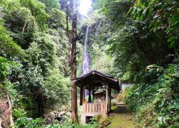 Mencoba Trekking Menemukan Pesona Air Terjun Sinar Tiga Pesawaran Lampung