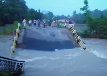 Jembatan Penghubung Antar Kecamatan di Lampung Tengah Putus