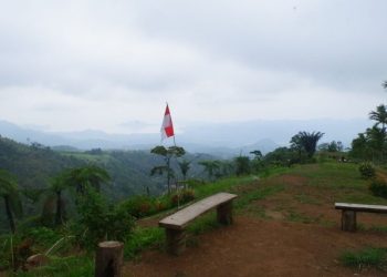 Menikmati Paduan View Laut, Bukit dan Pegunungan dari Bukit Lantana, Pesawaran