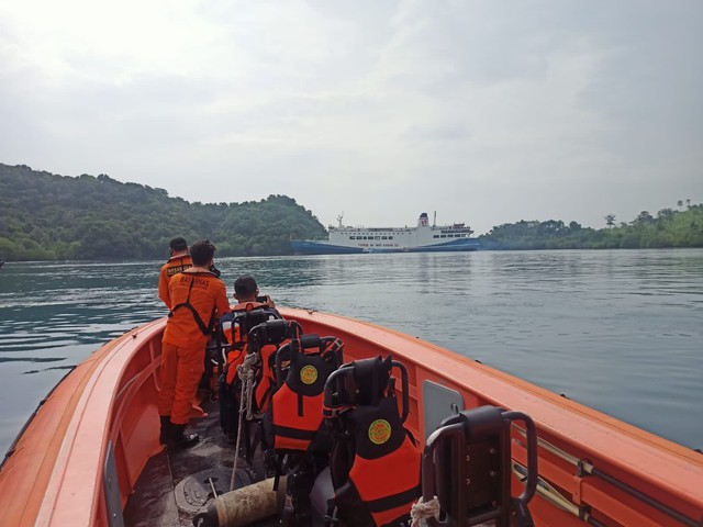 342 Penumpang KMP Amadea Berhasil Dievakuasi Usai Kandas Terbawa Arus di Lampung