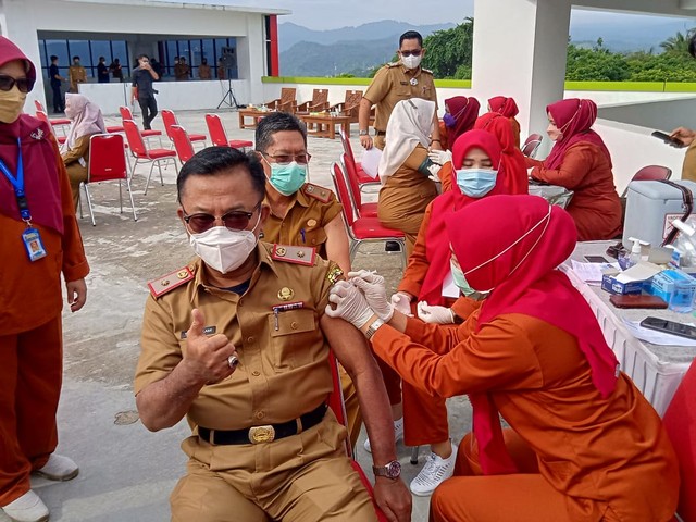 Sejumlah Pejabat di Lingkungan Pemkot Bandar Lampung Mendapatkan Vaksin Booster