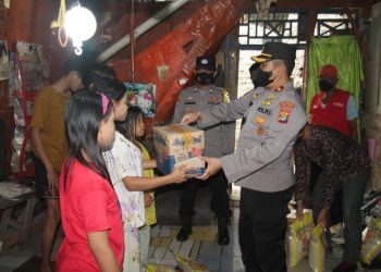 Polsek Teluk Betung Utara Datangi Rumah Anak Telantar Akibat Ayahnya Ditangkap