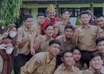 Mantu Jokowi Datangi SMAN 9 Bandar Lampung Setelah Lulus 13 Tahun Lalu