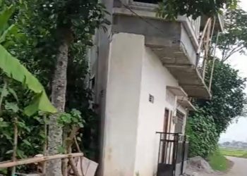 Viral Rumah Tipis Berbentuk Segitiga di Lampung