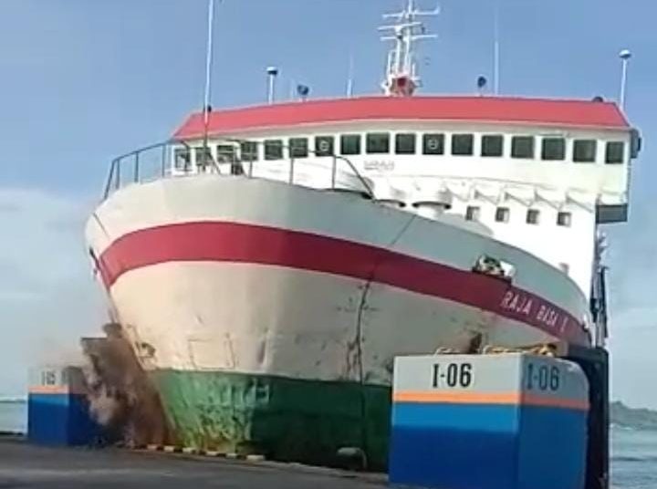 Detik-detik Kapal Feri Tabrak Dermaga di Bakauheni Saat Akan Berlabuh