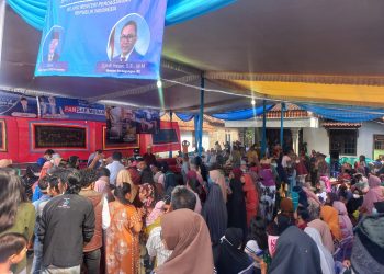 Antusias Ratusan Warga Bandar Lampung Serbu Minyak Goreng Gratis