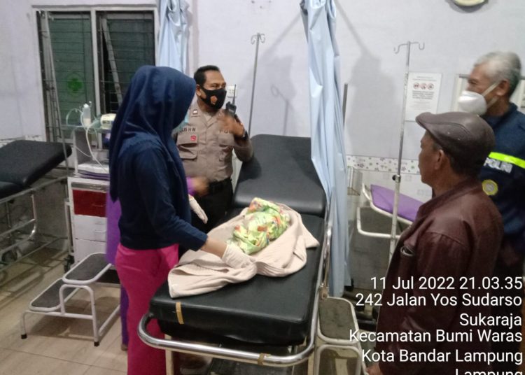 Warga Bandar Lampung Geger, Ada Bayi dalam Kardus Minyak Goreng di Teras Rumah
