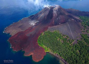 7 Kali Erupsi, Gunung Anak Krakatau Kembali Berstatus Siaga