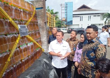 24,8 Ton Minyak Goreng Curah di Lampung Ditemukan Dikemas Dalam Botol