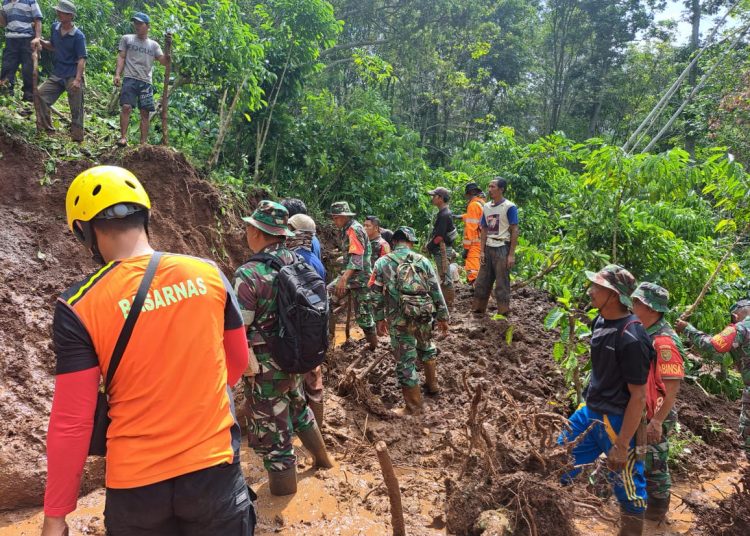 Longsor di Way Kanan, Lampung, Tim SAR Masih Lakukan Pencarian Warga Hilang