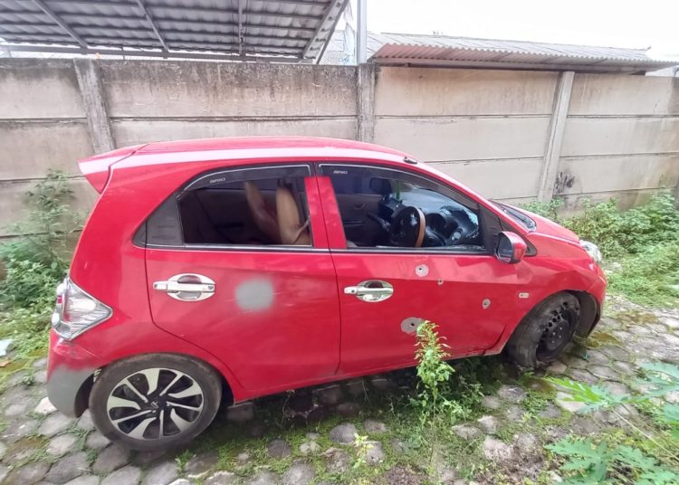 Warga Temukan Mobil dengan Bercak Darah dan Bekas Tembakan di Lampung Selatan