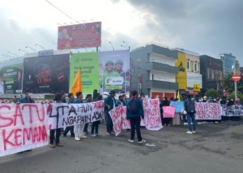 Puluhan Mahasiswa Unila, Lakukan Aksi Unjuk Rasa di Tugu Adipura