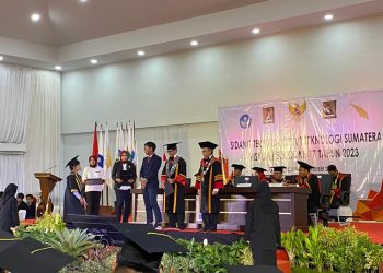Wisuda ke-17, ITERA Luluskan 353 Sarjana Baru, Rektor: Jaga Nama Baik Kampus